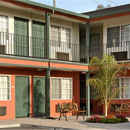 Days Inn Salinas Airport Екстер'єр фото