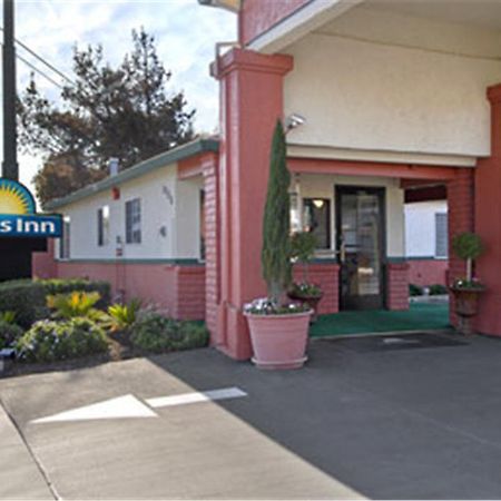 Days Inn Salinas Airport Екстер'єр фото