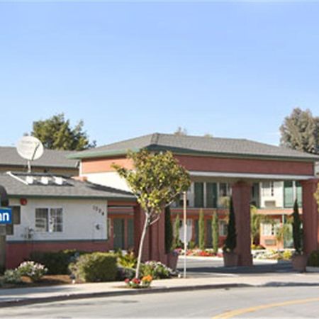 Days Inn Salinas Airport Екстер'єр фото