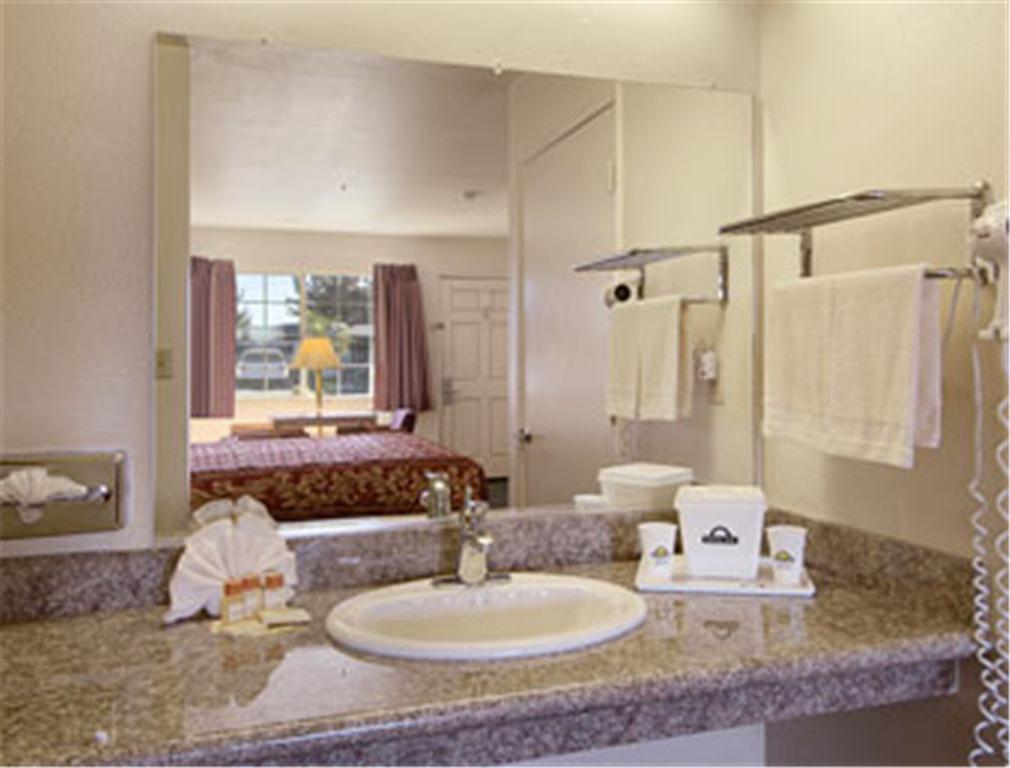 Days Inn Salinas Airport Номер фото
