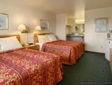 Days Inn Salinas Airport Екстер'єр фото