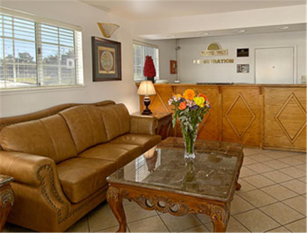 Days Inn Salinas Airport Інтер'єр фото
