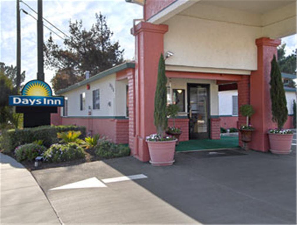 Days Inn Salinas Airport Екстер'єр фото